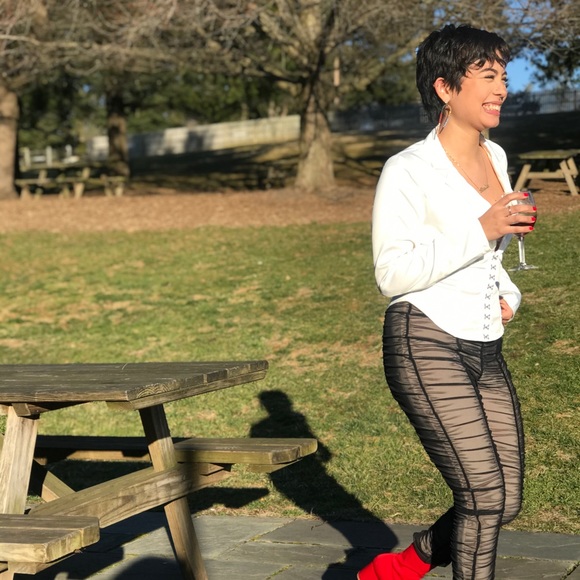 Meet your Posher, Thalia - Picture 1 of 1